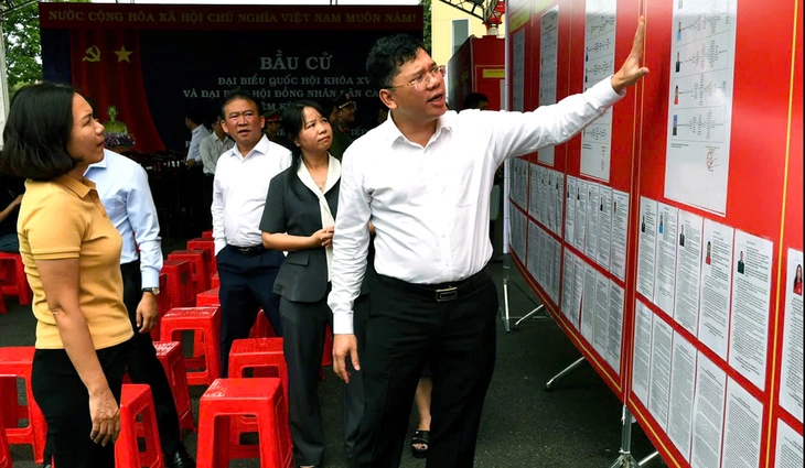 Sáng nay, 4.500 cử tri TP.HCM đi bầu cử sớm - Ảnh 1.