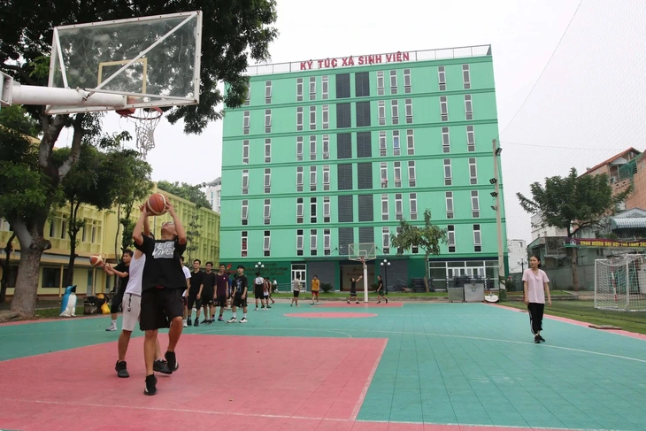 Sở GD-ĐT TP.HCM yêu cầu Trường CĐ Lý Tự Trọng hoàn trả 20,4 tỉ đồng cho hơn 2.000 người học - Ảnh 2.