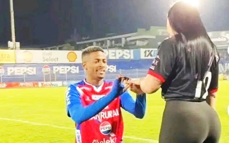 Tù treo vì quay lén khu vực nhạy cảm của đội bóng nữ  - Ảnh 2.