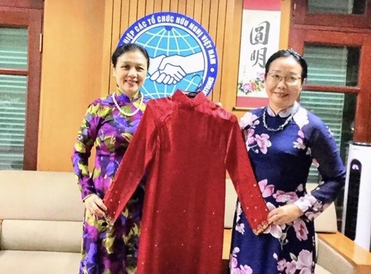 Áo dài theo chân nữ đại sứ Việt Nam ra thế giới - Ảnh 3. Áo dài - Ảnh 3.