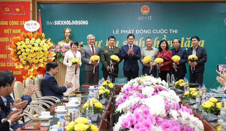 Lan tỏa những câu chuyện đẹp của người thầy thuốc qua câu chuyện đời thường - Ảnh 1. thầy thuốc - Ảnh 1.