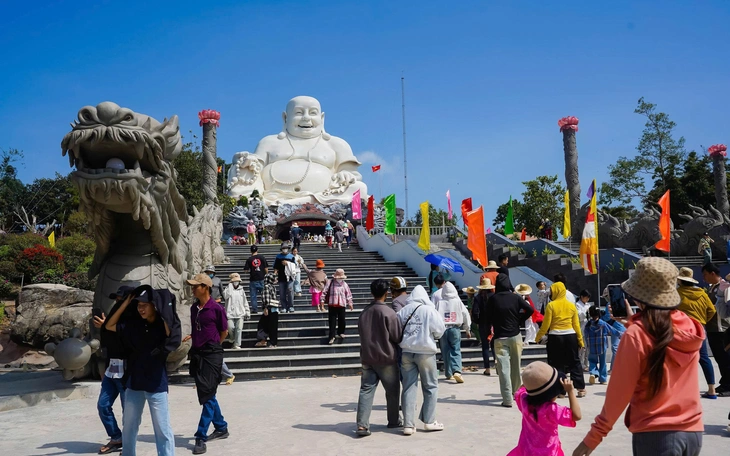 TP.HCM khai hội văn hoá, kích cầu du lịch biển với bắn 9 phát thần công - Ảnh 2.