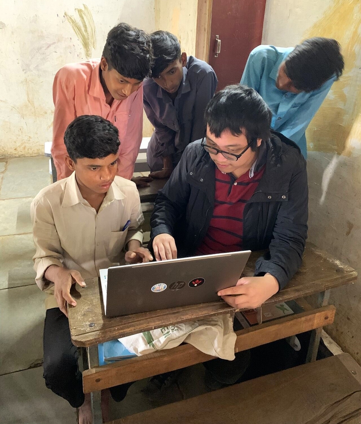 Dạy tin học ở làng quê Ấn Độ - Ảnh 2. ấn độ - Ảnh 2.