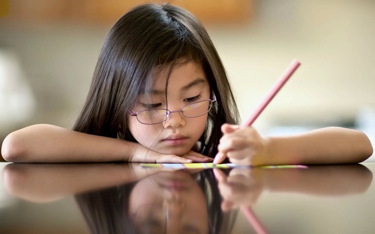 Bí mật tiến hóa ít ngờ: Càng đi thẳng, con người càng thuận tay phải? - Ảnh 2.