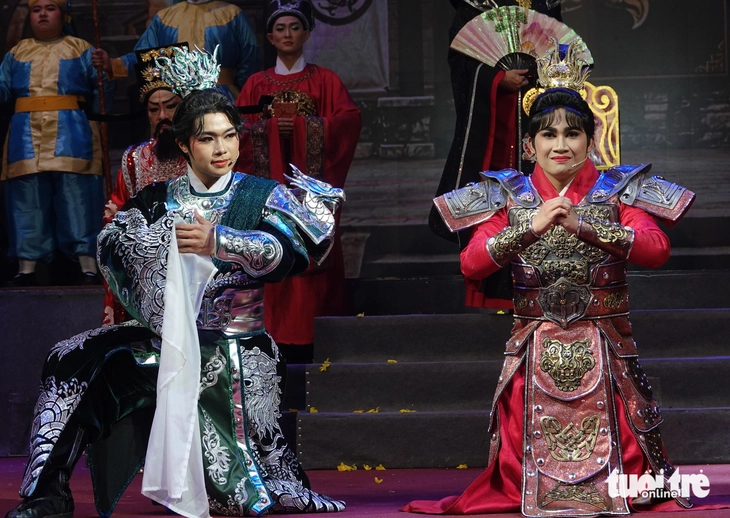 Huỳnh Long - Ảnh 4.