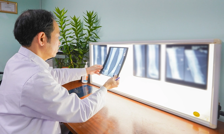 Niềm vui Ngày Thầy thuốc Việt Nam 27-2: Lần đầu tiên điều trị thành công cho trẻ mắc ung thư sụn - Ảnh 1. ung thư - Ảnh 1.