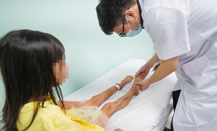 Niềm vui Ngày Thầy thuốc Việt Nam 27-2: Lần đầu tiên điều trị thành công cho trẻ mắc ung thư sụn - Ảnh 3. ung thư - Ảnh 3.