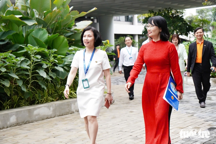 Phó chủ tịch UBND TP.HCM Trần Thị Diệu Thúy thăm Samsung, FPT dịp Tết Bính Ngọ 2026 - Ảnh 5.