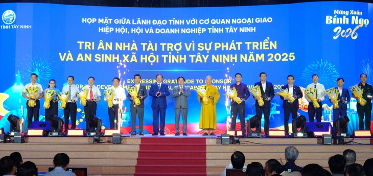 Tây Ninh tri ân doanh nghiệp, cá nhân đã chung tay hơn 537 tỉ đồng cho an sinh xã hội năm 2025 - Ảnh 1.