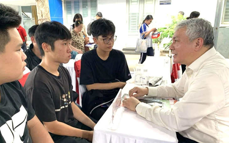 Toàn hệ thống Đại học Quốc gia TP.HCM xét tuyển tổng hợp, cần thành phần điểm nào? - Ảnh 2.