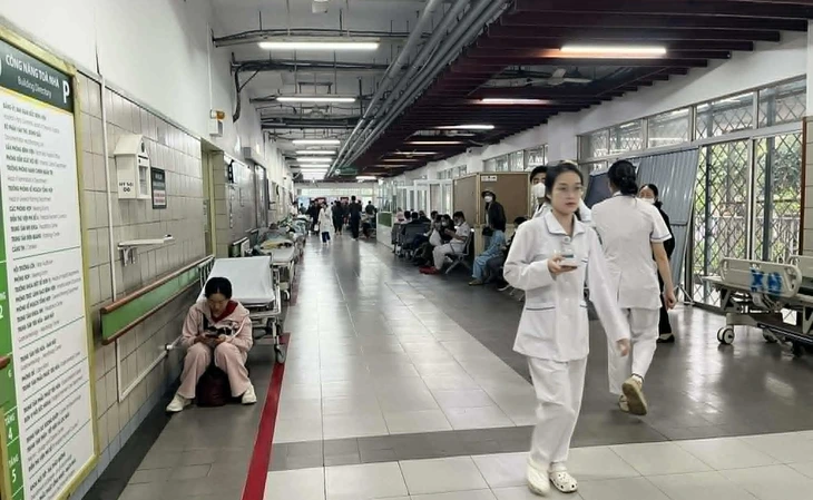 Khi bệnh viện công thay đổi mạnh - Ảnh 1. bệnh viện - Ảnh 1.