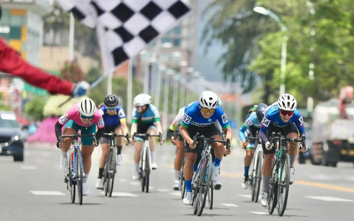 Cuarơ Indonesia vượt Nguyễn Thị Thật, thắng chặng 1 Giải đua xe đạp Biwase Tour of Vietnam - Ảnh 3.