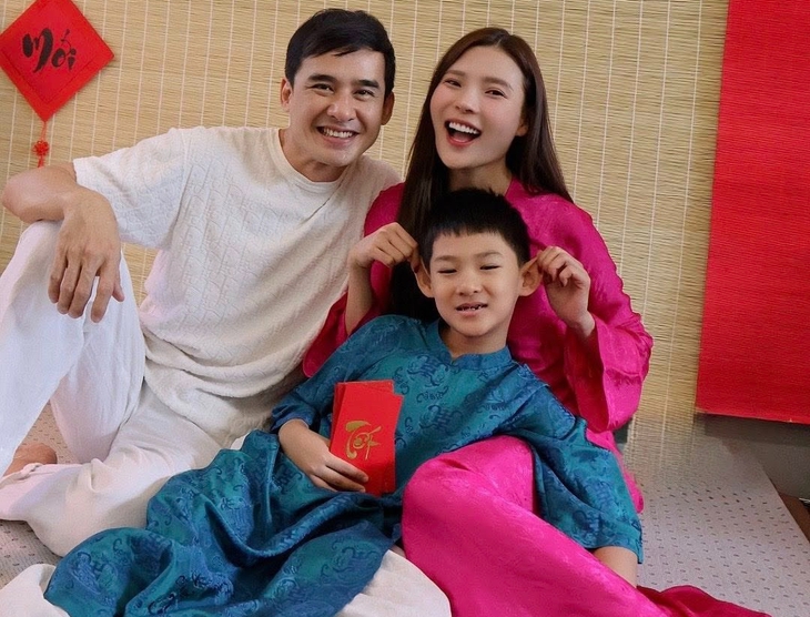 Vợ chồng Lương Thế Thành, Thúy Diễm bận rộn đầu xuân - Ảnh 1.