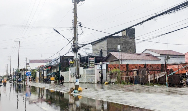 Cà Mau mưa trái mùa kéo dài hơn 3 giờ - Ảnh 1.