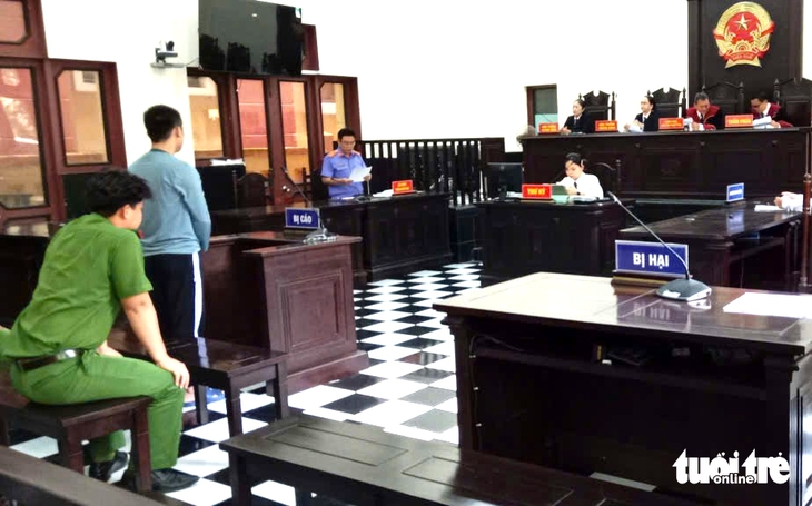 dùng súng - Ảnh 1.