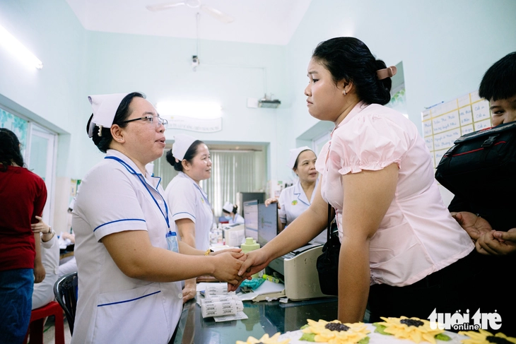 Giọt nước mắt truyền động lực trong cuộc chiến chống ung thư cho bệnh nhân nhí - Ảnh 2. 'Cựu bệnh nhân' ung thư tri ân bác sĩ và tiếp sức cho bệnh nhi ung thư - Ảnh 2.