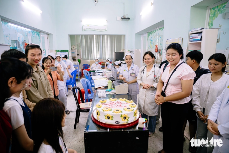 Giọt nước mắt truyền động lực trong cuộc chiến chống ung thư cho bệnh nhân nhí - Ảnh 4. 'Cựu bệnh nhân' ung thư tri ân bác sĩ và tiếp sức cho bệnh nhi ung thư - Ảnh 5.