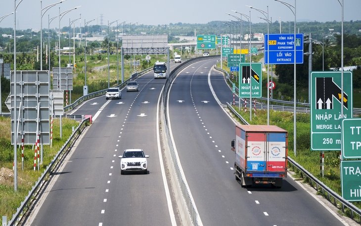 Sân bay Liên Khương tạm đóng, doanh nghiệp du lịch Đà Lạt xoay trục sang khách nội vùng - Ảnh 3.