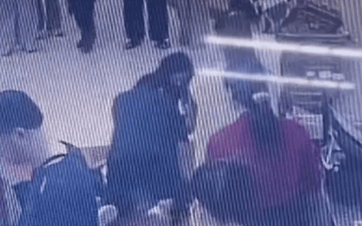 Đang đi nghỉ dưỡng, nữ bác sĩ kịp thời cứu sống trẻ 3 tuổi bị đuối nước nguy kịch - Ảnh 2.