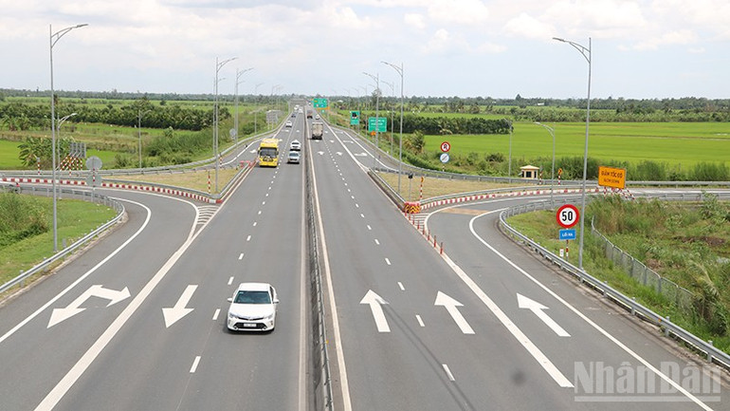 Hạ tầng Tây Nam Bộ bứt phá, dòng tiền tìm về Vĩnh Long - Ảnh 2.