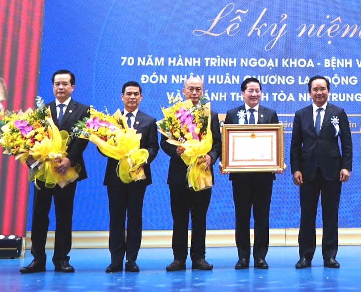 Sau 3.800 ca mổ robot, Bệnh viện Bình Dân hướng tới thành trung tâm đào tạo khu vực - Ảnh 3.