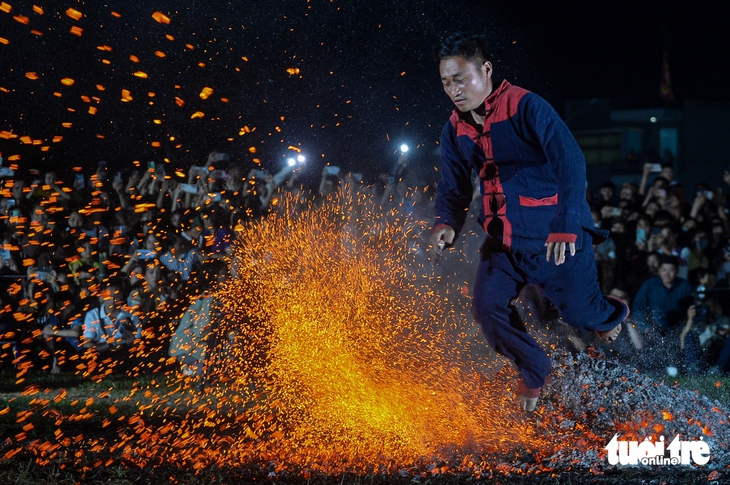 Bí ẩn lễ hội nhảy lửa của người Pà Thẻn  - Ảnh 4.