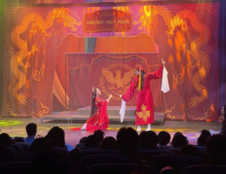 Bông lúa vàng Biện Thuy cấp tốc thay vai trong kịch Tết Gánh hát về khuya - Ảnh 2. Biện Thuy - Ảnh 2.