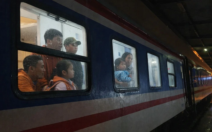 Huế sẽ thu phí đỗ xe không dùng tiền mặt tại bến xe, bãi đỗ xe - Ảnh 2.