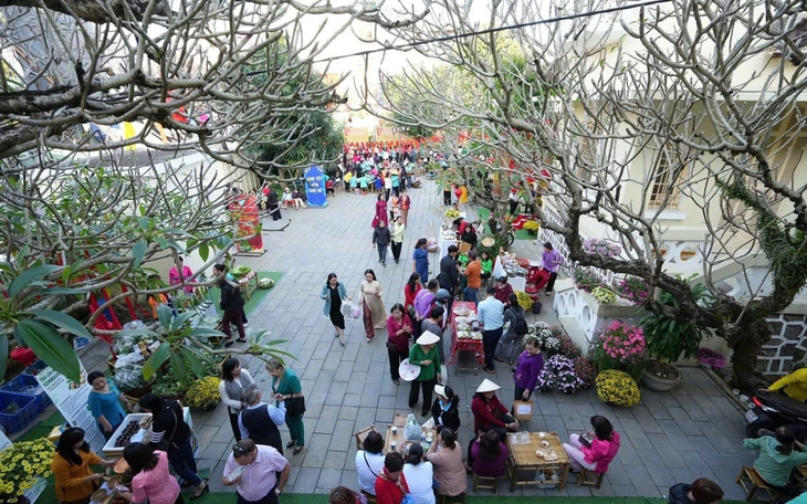 Học sinh Hàn Quốc thích thú trải nghiệm văn hóa, tham quan Đà Nẵng - Ảnh 9.