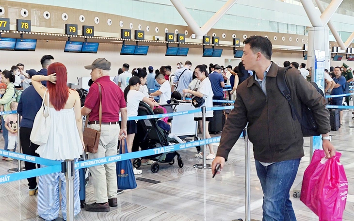 Tăng chuyến, vé máy bay Tết vẫn 'căng' - Ảnh 5.