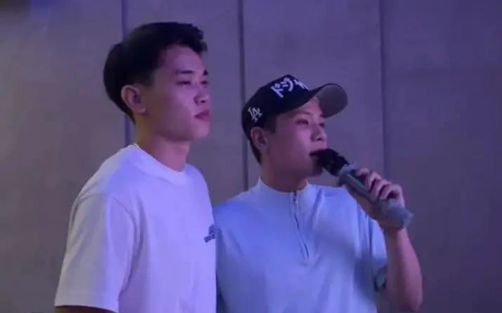 Ảnh Lý Đức nắm chặt tay 'hot girl bắn súng' có phải là thật? - Ảnh 3.