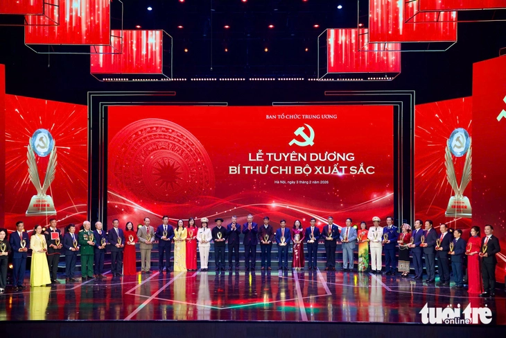 Búa liềm vàng - Ảnh 5.