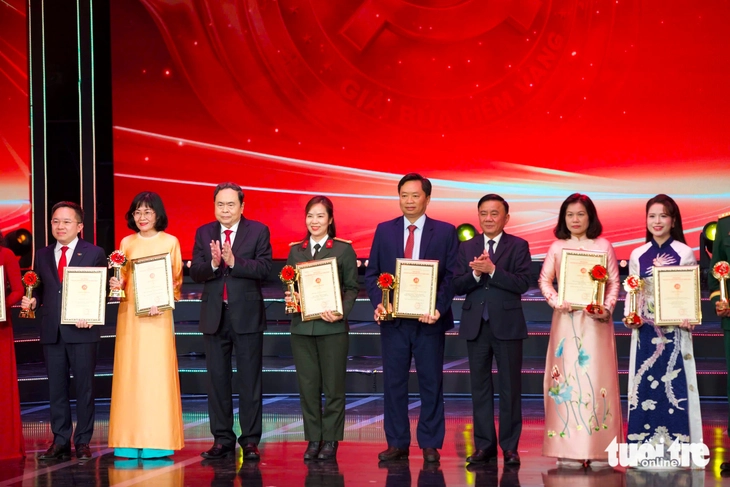 Tổng Bí thư Tô Lâm: Bí thư chi bộ giữ vai trò hạt nhân lãnh đạo ở cơ sở - Ảnh 10.