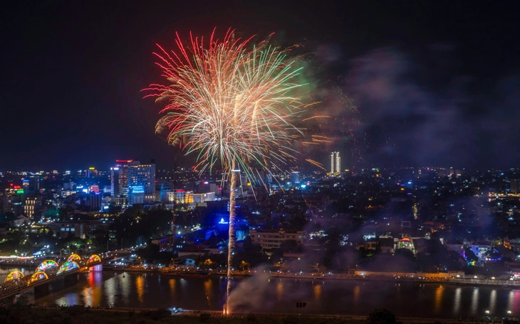 Giao thừa này tổ chức 6 điểm bắn pháo hoa khắp Đà Nẵng  - Ảnh 1.