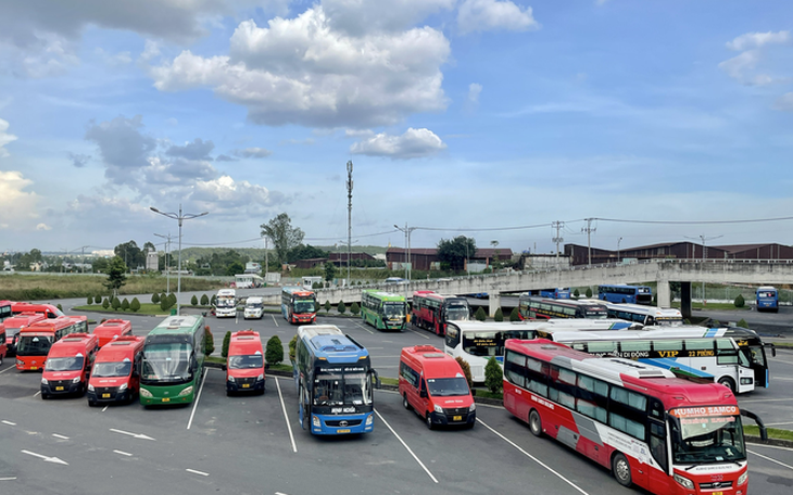 Thủ tướng: Siết giá vé, không để người dân thiếu xe về quê dịp Tết - Ảnh 2.