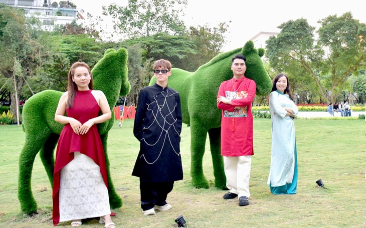 Ngày mùng 1 Tết, đủ lễ nghi, đủ chuyện trò, đủ cảm giác sum vầy... còn gì tuyệt hơn! - Ảnh 5.