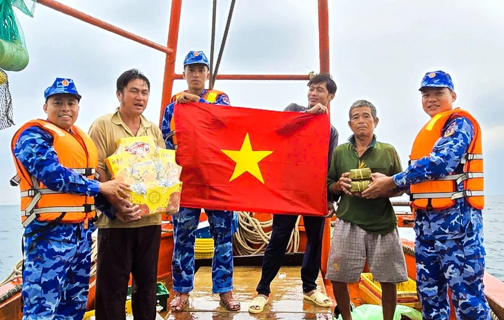 Cảnh sát biển - Ảnh 2.