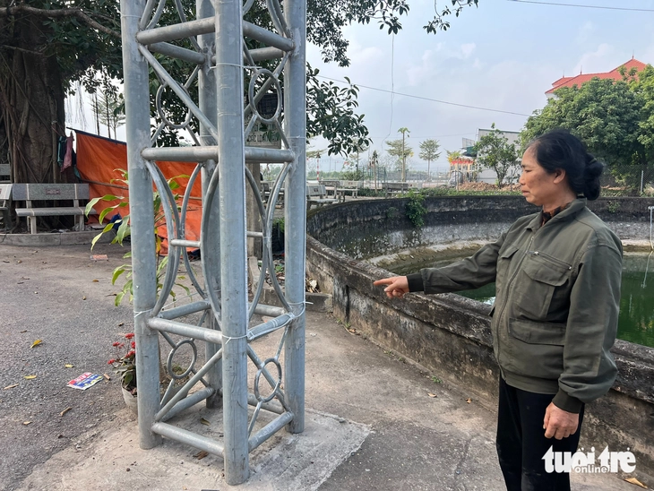 Cổng chào dựng trái phép giữa nút giao ở Hà Nội, người dân khởi kiện chính quyền xã - Ảnh 4.