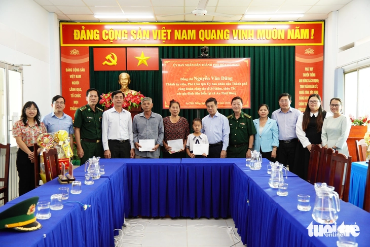 Lãnh đạo TP.HCM thăm, chúc Tết tại Bình Khánh, Cần Giờ, An Thới Đông, Thạnh An - Ảnh 5.