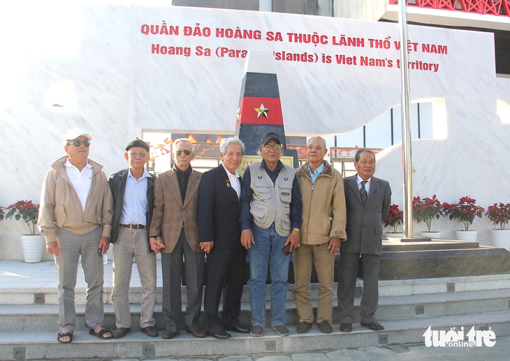 Gắn biển tên UBND đặc khu Hoàng Sa với mô hình bia chủ quyền - Ảnh 4.