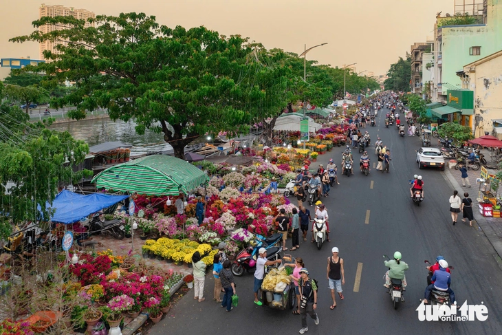 Trên bến dưới thuyền - Ảnh 2.