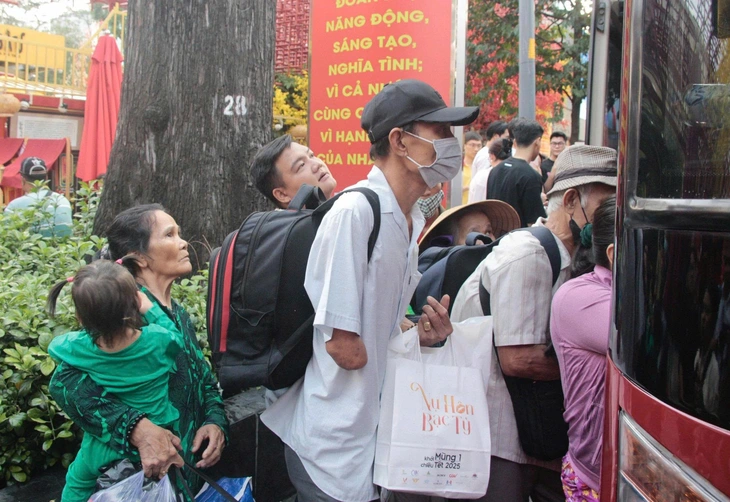 Mong đường về quê an toàn, bớt tốn kém - Ảnh 2.