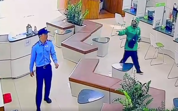 Đại tướng Lương Tam Quang biểu dương chiến công bắt giữ 2 nghi phạm cướp ngân hàng ở Gia Lai - Ảnh 2.