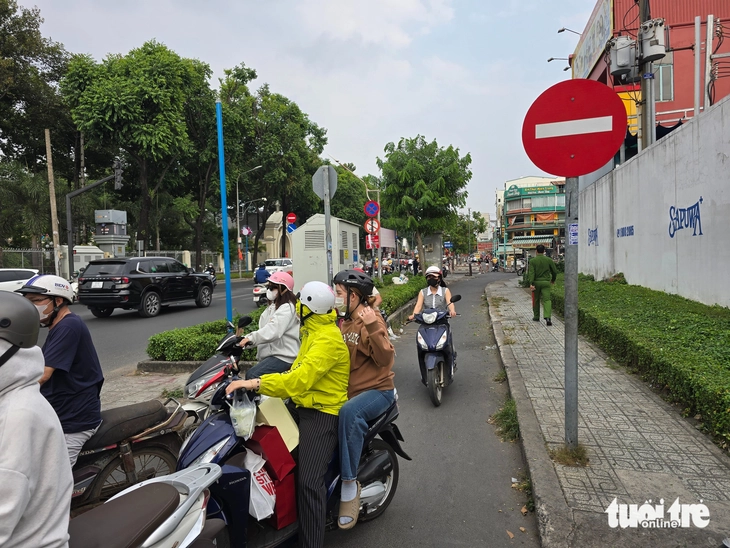 vỉa hè - Ảnh 2.