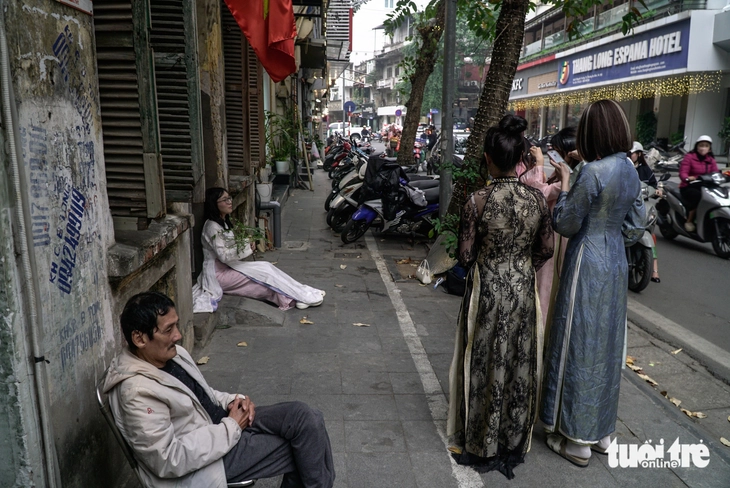 Căn nhà Pháp cổ tại Hà Nội bỗng dưng ‘hot’ mùa chụp ảnh áo dài Tết - Ảnh 3.