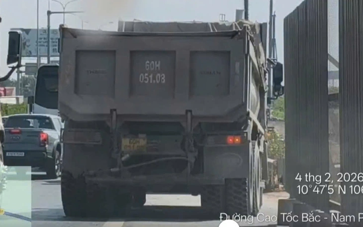 Thiết bị chóp nón cảnh báo trên cao tốc qua Thanh Hóa bị mất nhiều - Ảnh 2.