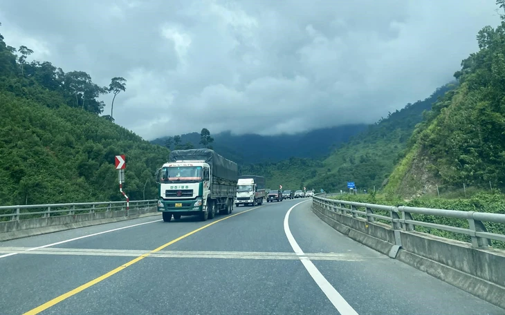 Giới hạn tốc độ tối đa và tối thiểu cùng 50km/h trên cao tốc Cam Lộ - La Sơn? - Ảnh 1.