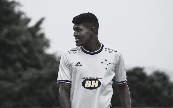 Màn ẩu đả khiến trọng tài rút 23 tấm thẻ đỏ trong trận chung kết tại Brazil - Ảnh 3.