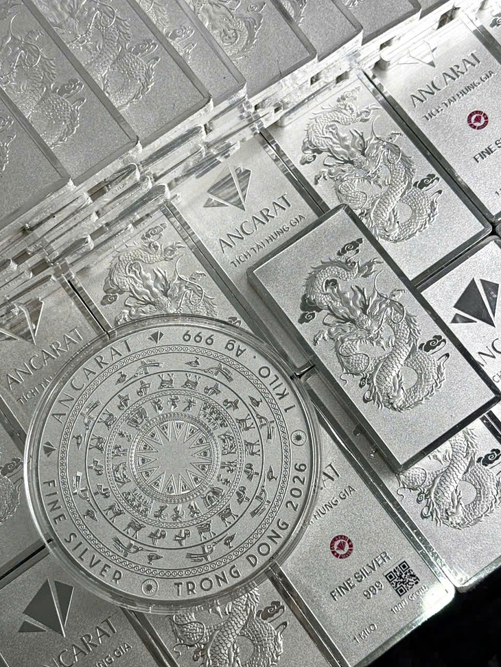 Giá vàng bạc bất ngờ quay đầu giảm mạnh - Ảnh 2.