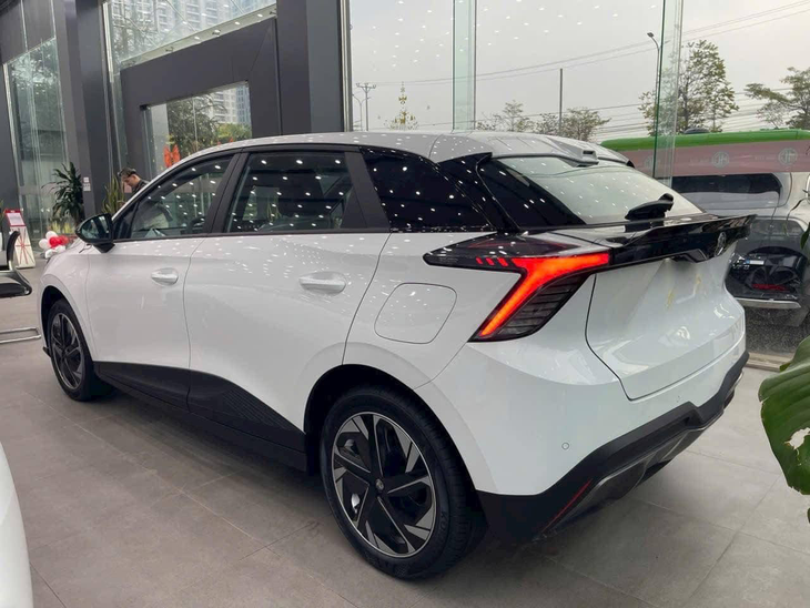 Tin tức giá xe: MG4 giảm giá kỷ lục 328 triệu đồng, giá ngang SUV C nay xuống ngang SUV A - Ảnh 5.